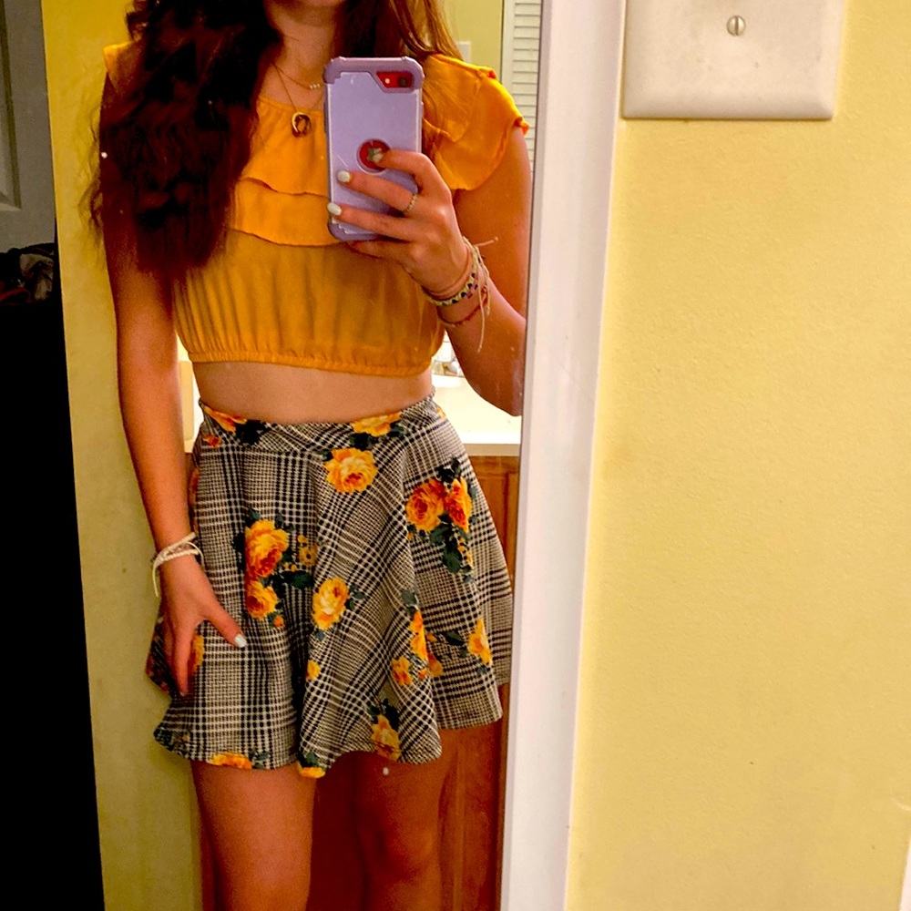 Orange cropped blouse with orange flowered skirt 🧡